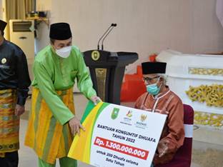 Gubernur Riau (Gubri) Syamsuar menghadiri bakti sosial Baznas Provinsi Riau (foto/ist)